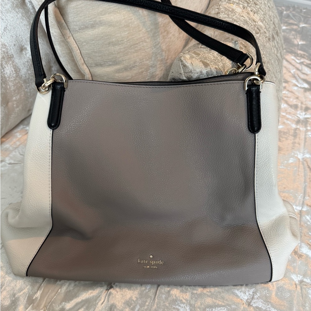 Kate Spade Gray and White Shoulder Bag with Sleek Design